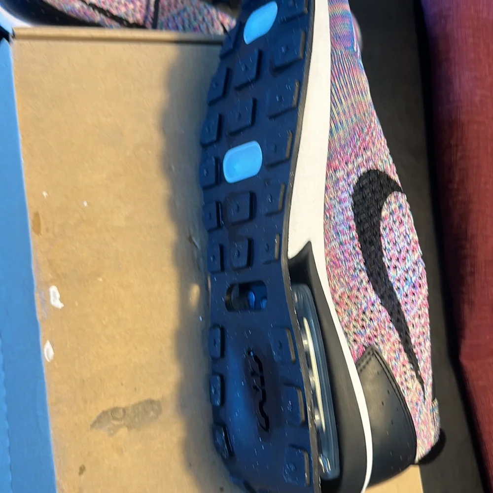 Air Max Flyknit Racer - Picture 4 of 4